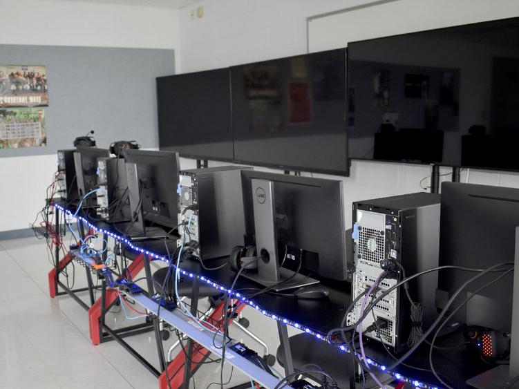 <a href='http://f02m7x.cpe-xj.net'>365英国上市</a>杜波依斯分校电子竞技室的一些设备将在即将到来的校园电子游戏日期间使用.